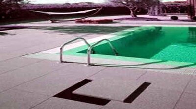 Pavimento flottante modulare per terrazze, piscine ecc. Pavimento flottante modulare per terrazze, piscine ecc