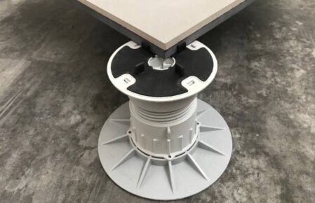 Supporti per pannelli da esterno in materiale plastico